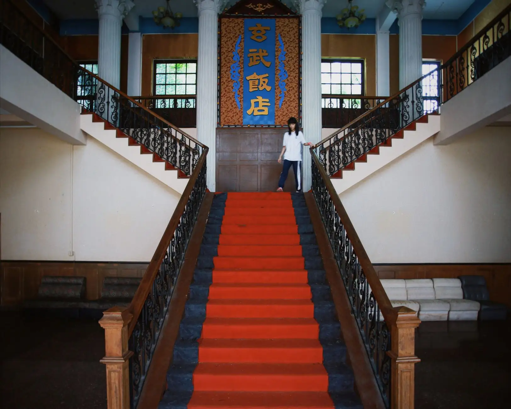 玻璃幕墙与铝合金门窗在高层建筑中的应用及节能效果分析