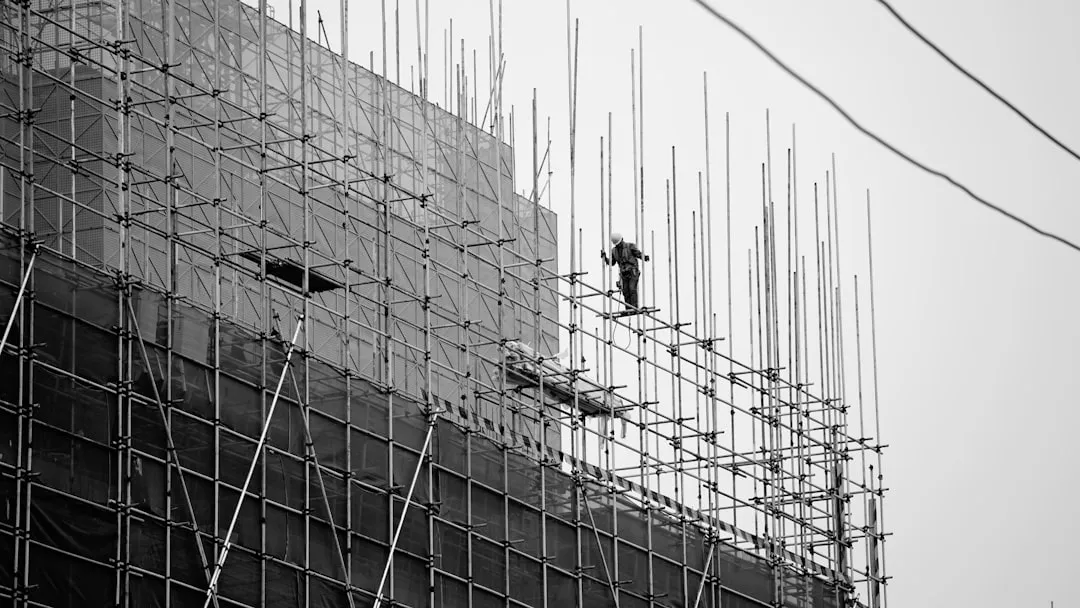 重庆恒凡达铝合金门窗与塑钢门窗性能对比分析及选型建议