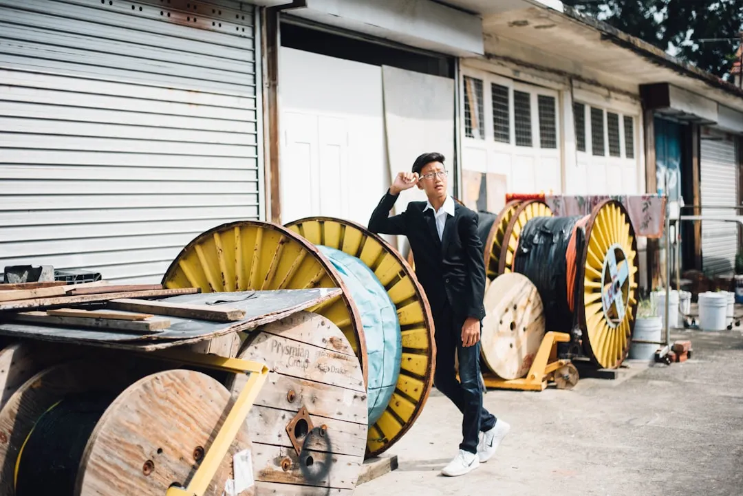 重庆恒凡达铝合金门窗与塑钢门窗性能对比及选型建议