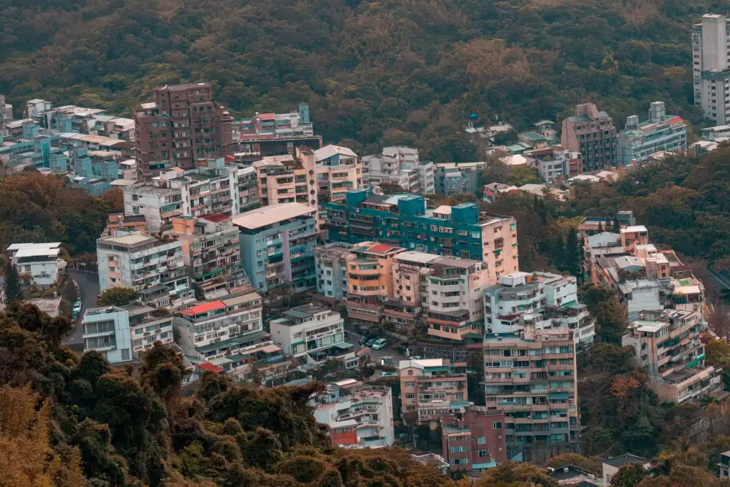 重庆地区玻璃幕墙工程节能设计与施工关键技术解析